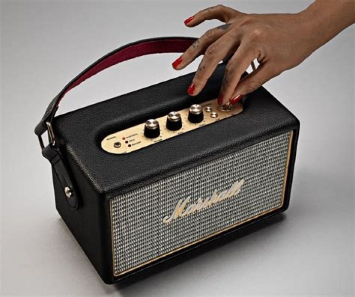 Marshall Kilburn vs. JBL Pulse 3: Which Bluetooth speaker should you buy?