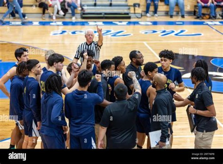 Mens Basketball Recruiting | Bishop Noll Institute