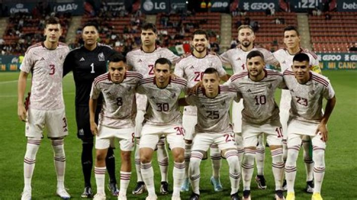 Mexico qualifies for 2022 World Cup, beats El Salvador 2-0