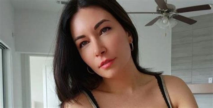 Mizkif Stream Helped Alinity Get Her Visa