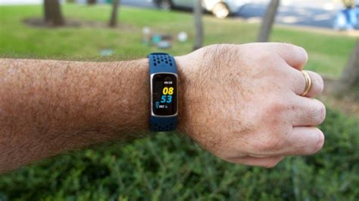 Mobvoi TicWatch GTH Pro vs. Fitbit Charge 5