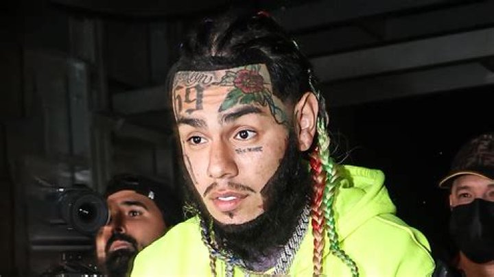 Of Course Tekashi 6ix9ine’s Entourage Is Still a Menace