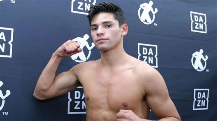 Oscar Da La Hoya, posts sneak peek indicating he received contract from Gervonta Davis for bout vs Ryan Garcia