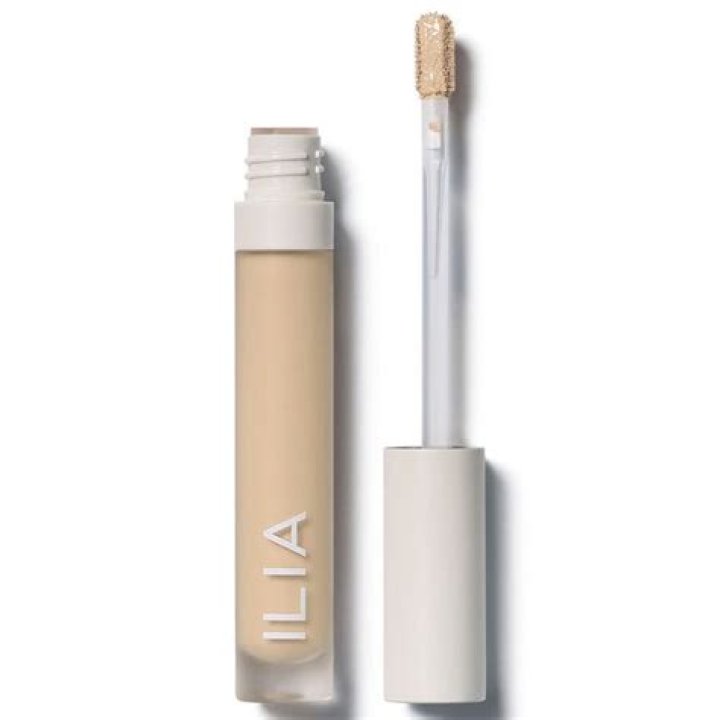 Pamela Anderson Uses the Ilia True Skin Serum Concealer