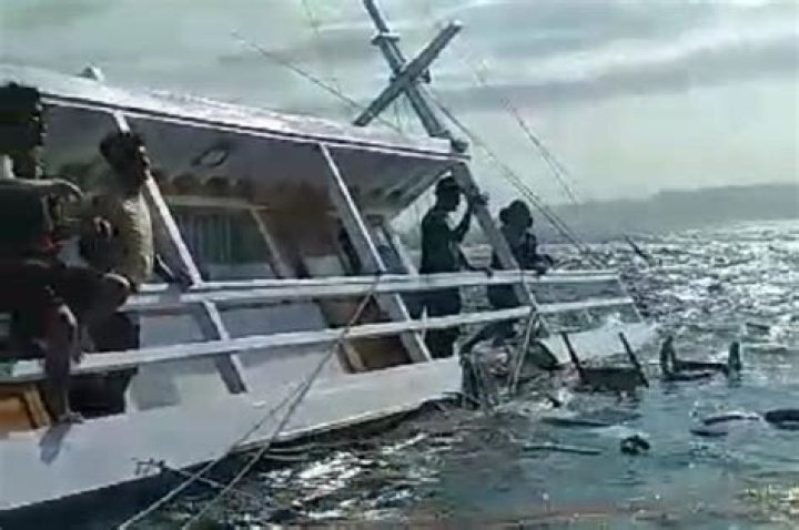 Phinisi Tourist Boat Sinks at NTB's Pink Beach