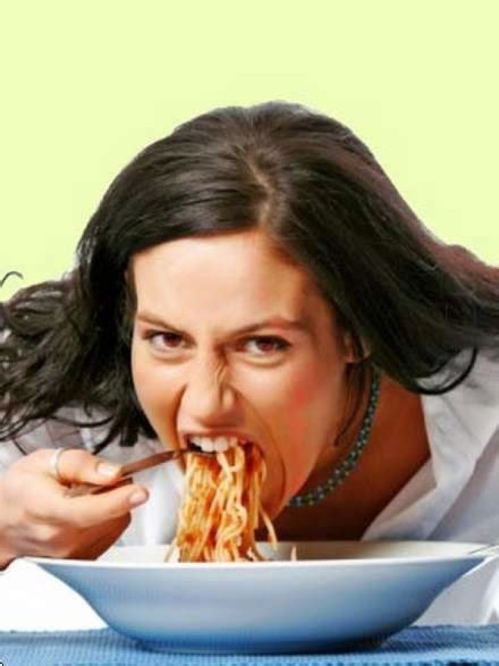 ¿Por qué seguimos comiendo a pesar de estar llenos?