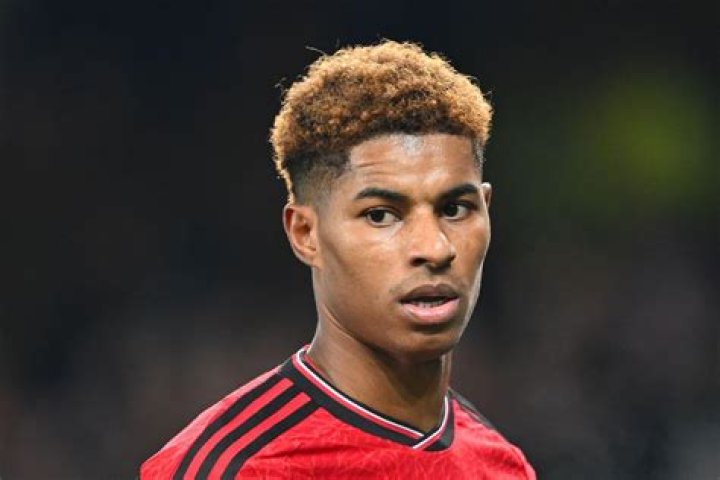 Rashford drops to Man Utd bench