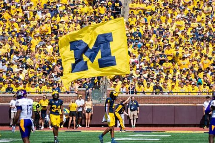 Recruiting thoughts: The Michigan conundrum, Texas’ in-state struggles, Oklahoma’s balance