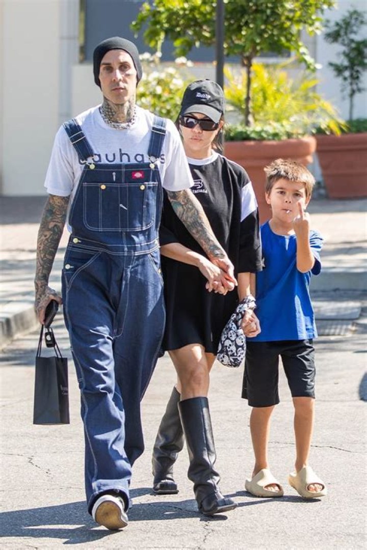  Reign and Mason Disick breaking rules – Iconic middle finger to Kardashian secrets Thu 15 December 2022 10:40 Darcy Rafter 