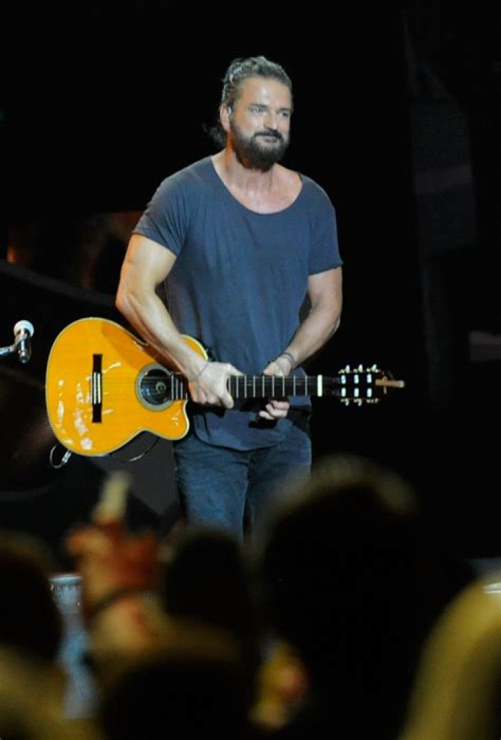 Ricardo Arjona Net Worth  - Pulptastic