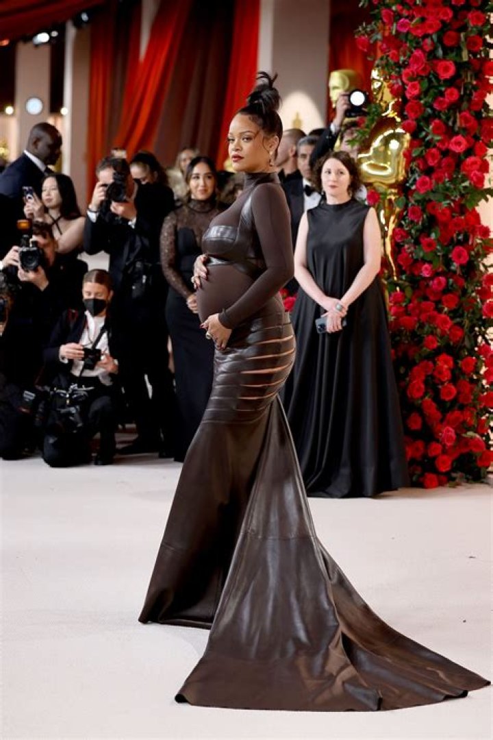 Rihanna Changed Into a Bump-Baring Cropped Faux-Fur Stole at the Oscars