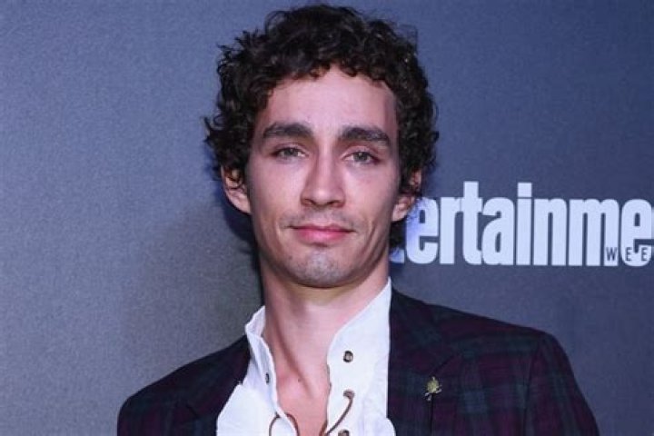Robert Sheehan Net Worth: A Deep Dive Into The Actor's Wealth And Career