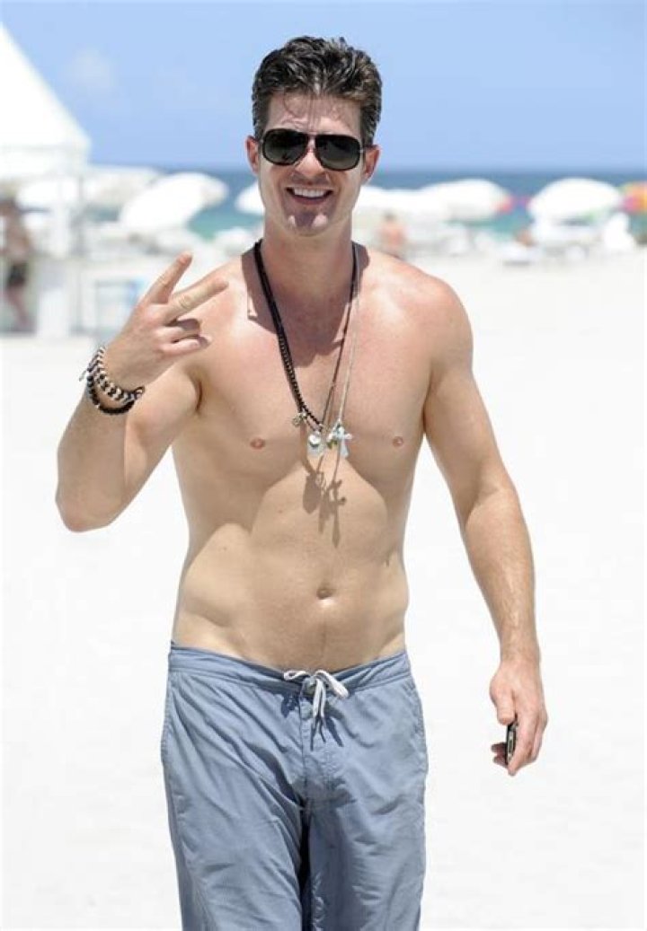 Robin Thicke Height Weight Body Stats