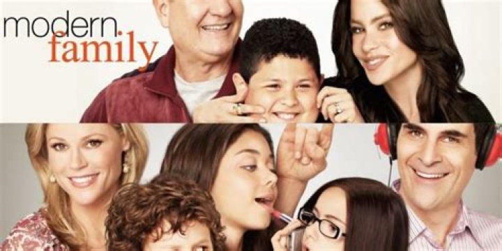 S11.E13: Paris - Modern Family [V]