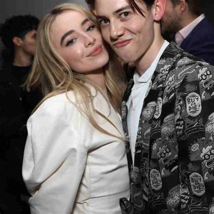 Sabrina Carpenter's Height: The Star Behind The Screen