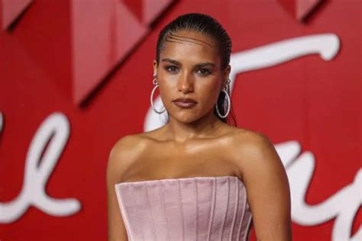 Saffron Hocking Age, Height, Net Worth, Movies, Tv-Shows