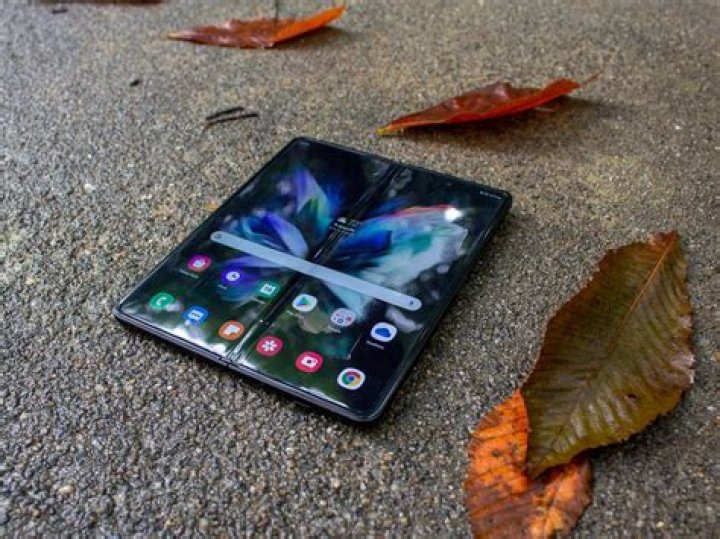 Samsung's first 'scrollable' phone might arrive alongside the Galaxy Z Fold 4