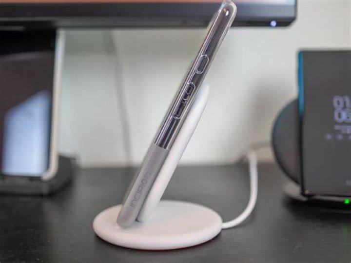 Samsung Fast Charge Wireless Charging Stand vs. Google Pixel Stand: Which wireless charger is best for you?