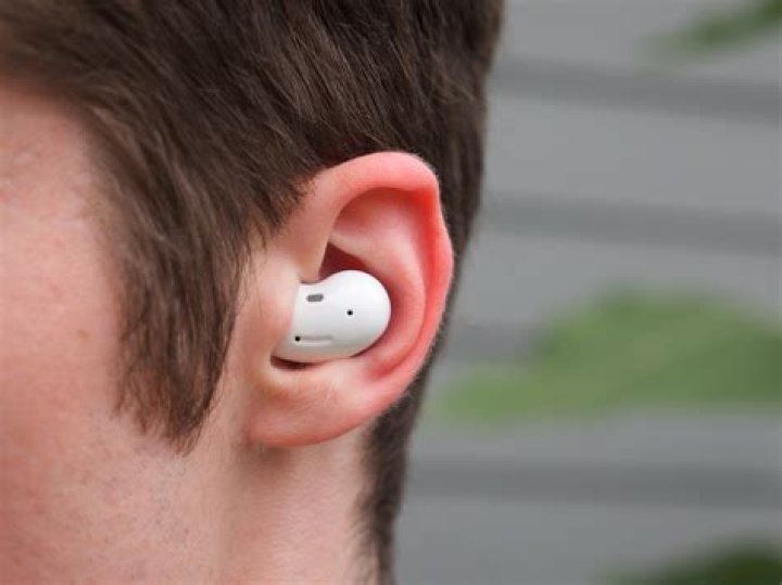 Samsung Galaxy Buds Live vs. AirPods Pro: Which should you buy?