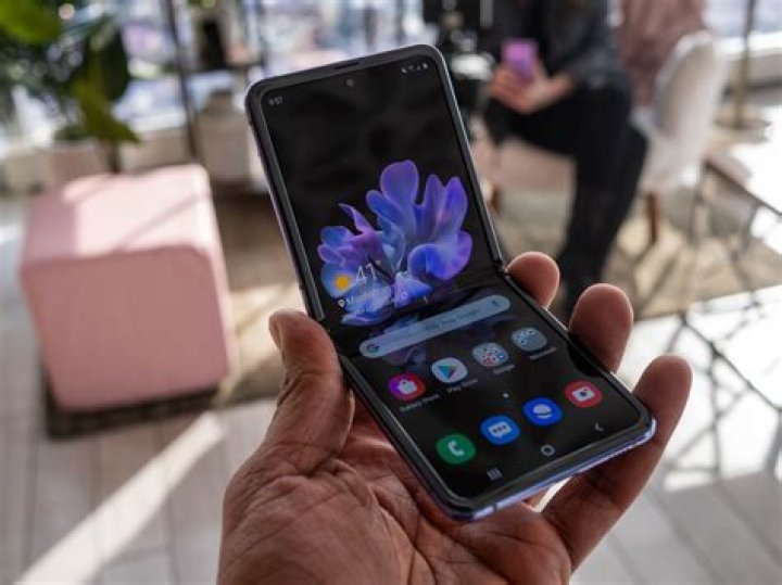 Samsung takes folding phones mainstream with the Galaxy Z Flip