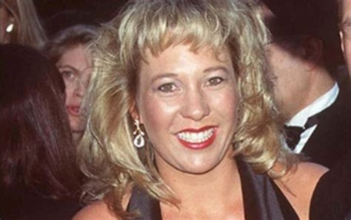 Sandy Mahl Net Worth  - Pulptastic
