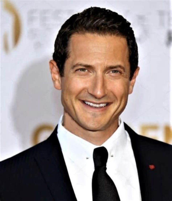 Sasha Roiz Biography