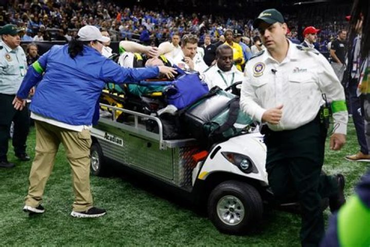 Scary collision at Superdome: NFL sideline official suffers broken leg after collision with Alvin Kamara