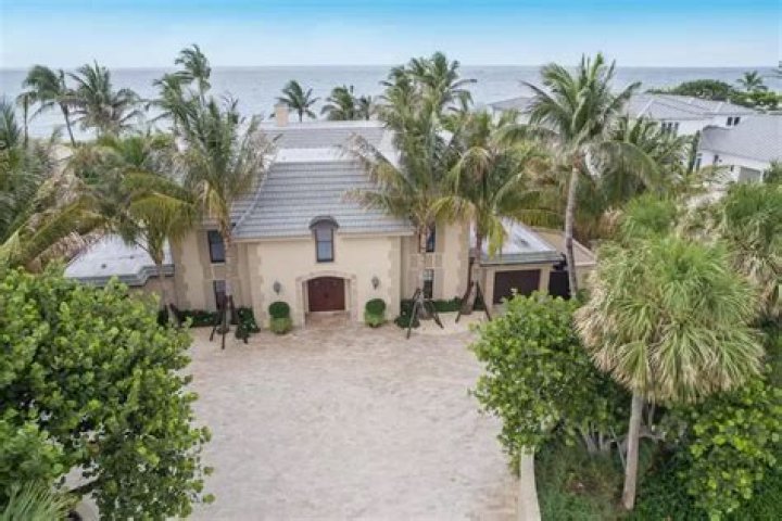See Inside Tammy Wynette’s Lavish Florida Beachside Estate