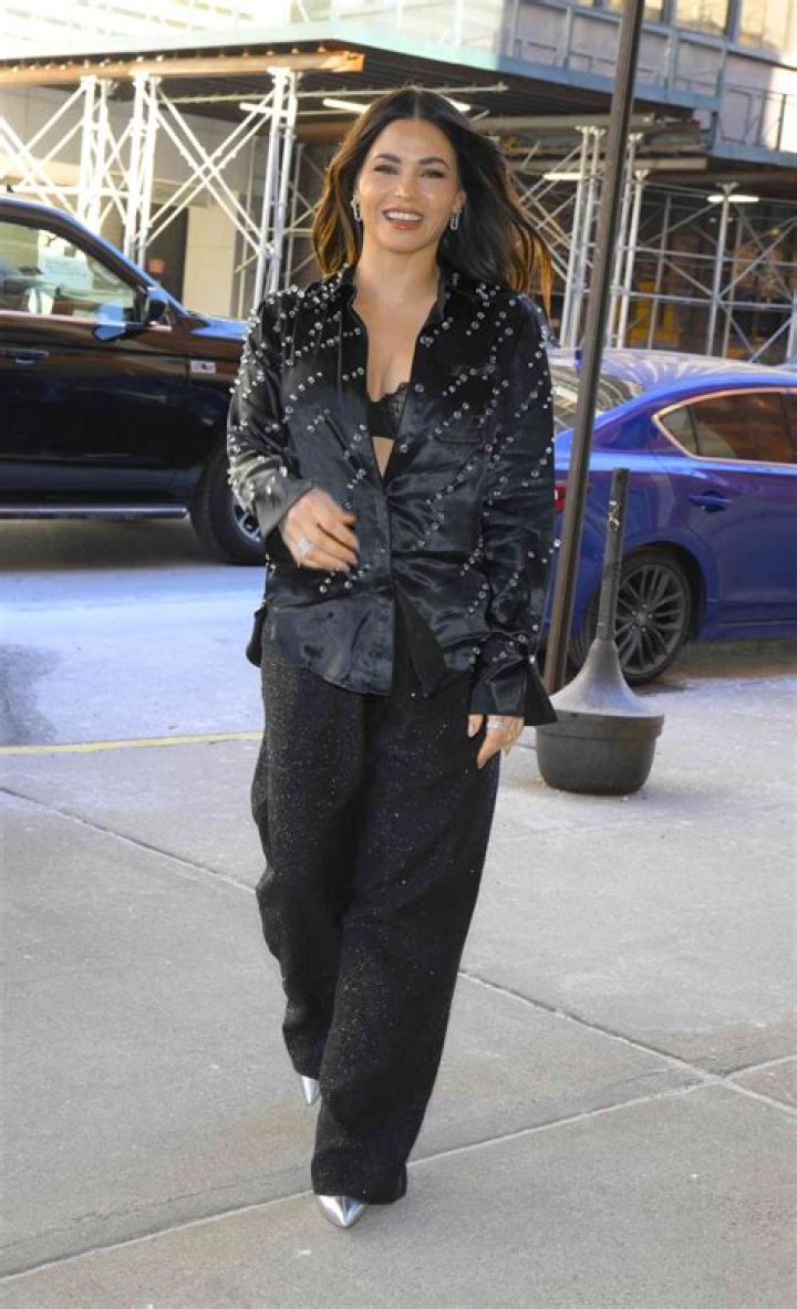 See Jenna Dewan's Peekaboo Bra Maternity Style Look
