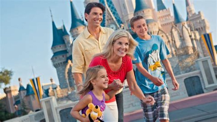 See Pics From Kane Brown's Epic Disney World Family Vacation