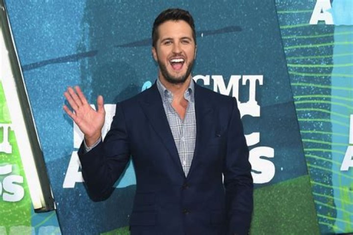See Which Country Stars Have July Birthdays
