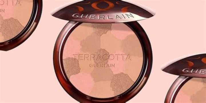 Shoppers Say This Bronzer Makes Dry Maturing Skin Look Healthy