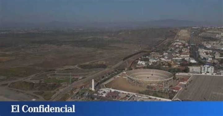 sobrevuela la costa y ve ambos países