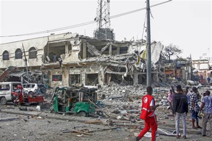 Somali city clears bodies after deadly clashes