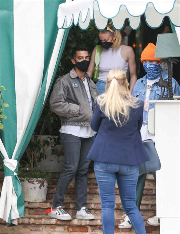 Sophie Turner Wore Jeans With the Biggest Pockets For Date Night With Husband Joe Jonas