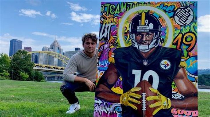 Steelers supporting their favorite painters, Devin Bush helps Painter Sabol