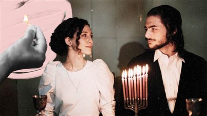 Successful Matchmaker Shares The Odd Rule For Dating That Never Fails