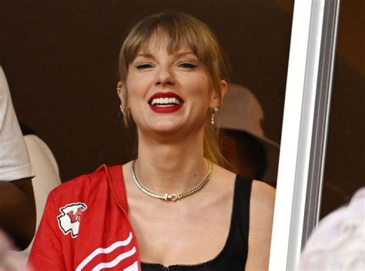 Taylor Swift Rocks Travis Kelce's Jersey at Freezing Chiefs Game
