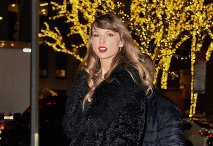 Taylor Swift’s Christmas Gameday Outfit Is a Lesson in Festive WAG Dressing