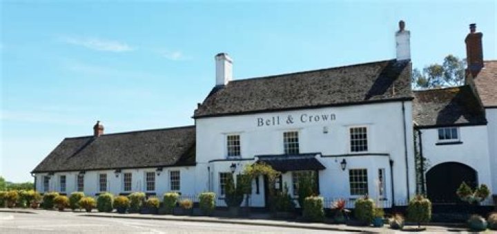 The Bell & Crown Hotel Review, Wiltshire, England