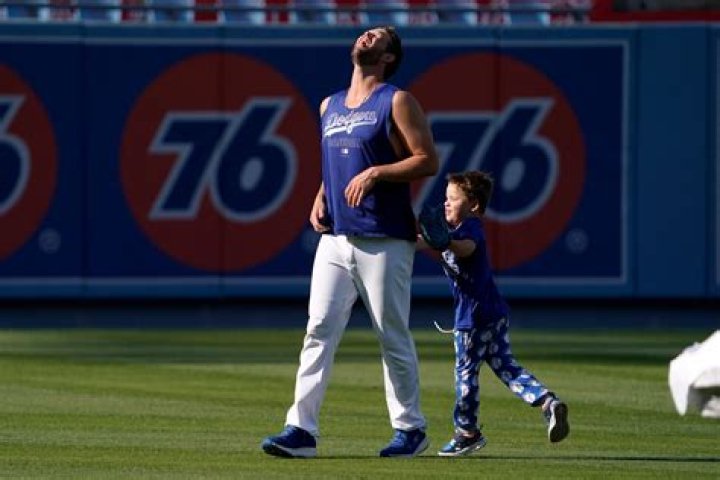 The Little League team that’s bonding the Dodgers’ Clayton Kershaw and Freddie Freeman