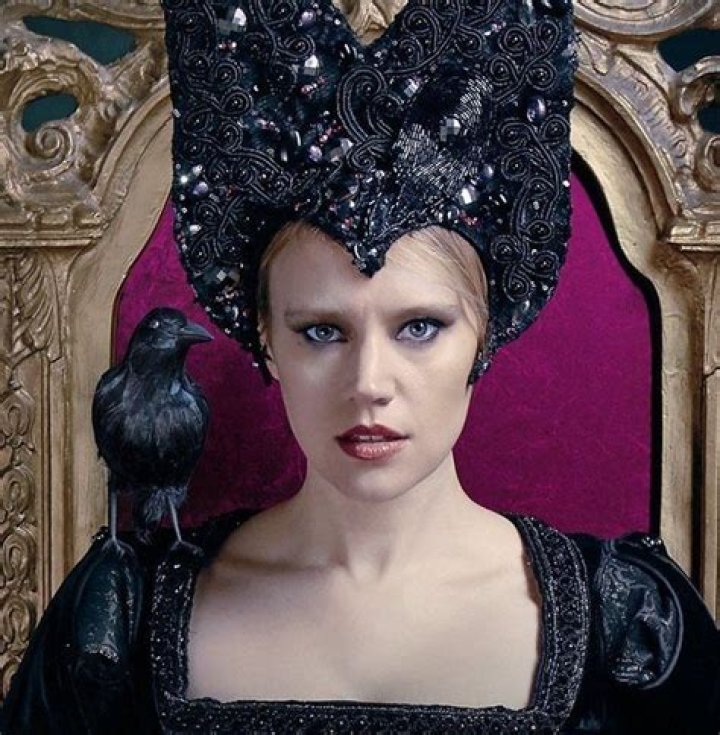 The Story Behind Kate McKinnon’s Debette Goldry SNL Character
