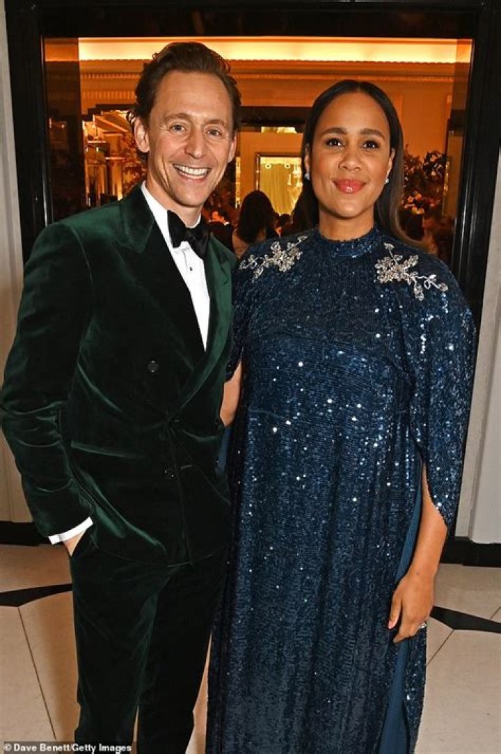 Tom Hiddleston confirme ses fiançailles avec sa petite amie Zawe Ashton