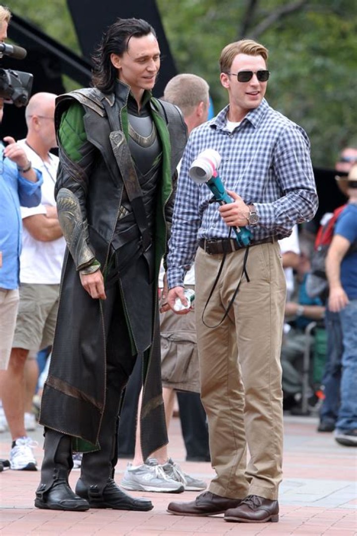 Tom Hiddleston Height Weight Body Stats
