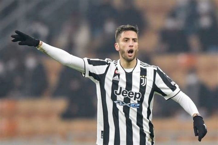 Tottenham sign Juventus midfielder Rodrigo Bentancur