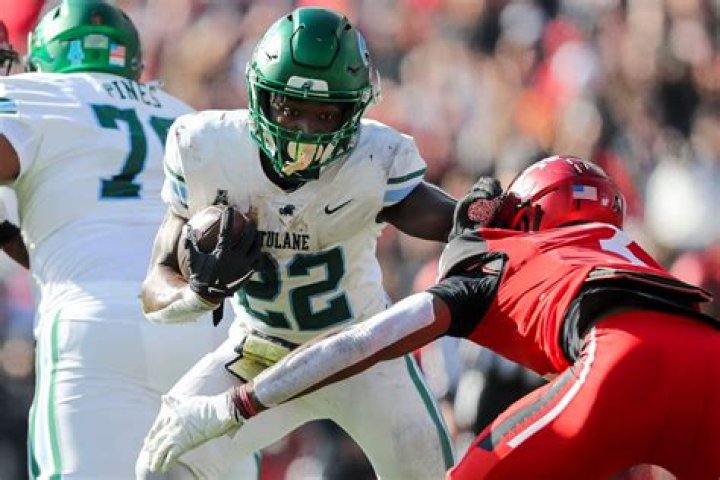 Tulane snaps losing streak vs. AP opponents with win over Cincinnati, will host AAC title game