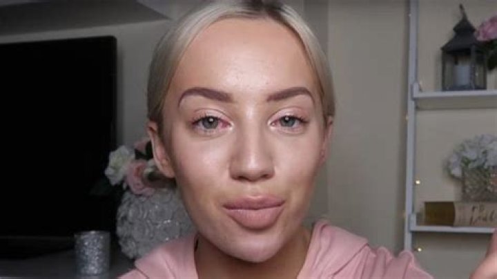 Twitter: Elle Darby Racist Tweets - Has She Lost Any Followers? Details To Know