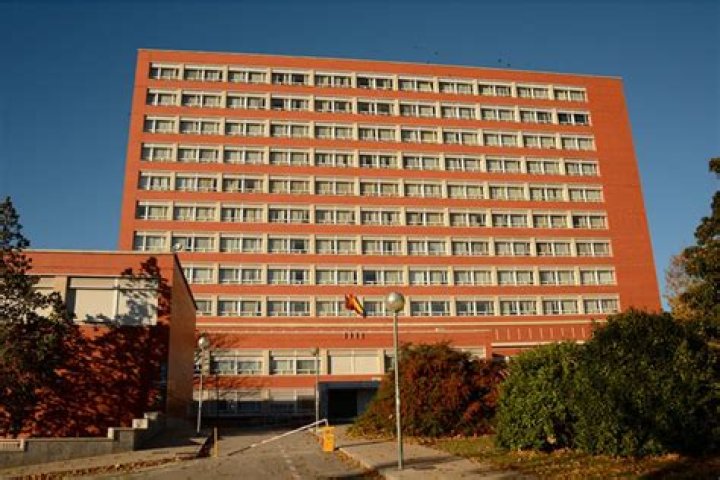 Una joven fallece tras lanzarse desde el edificio de la facultad de Geografía e Historia de la UCM