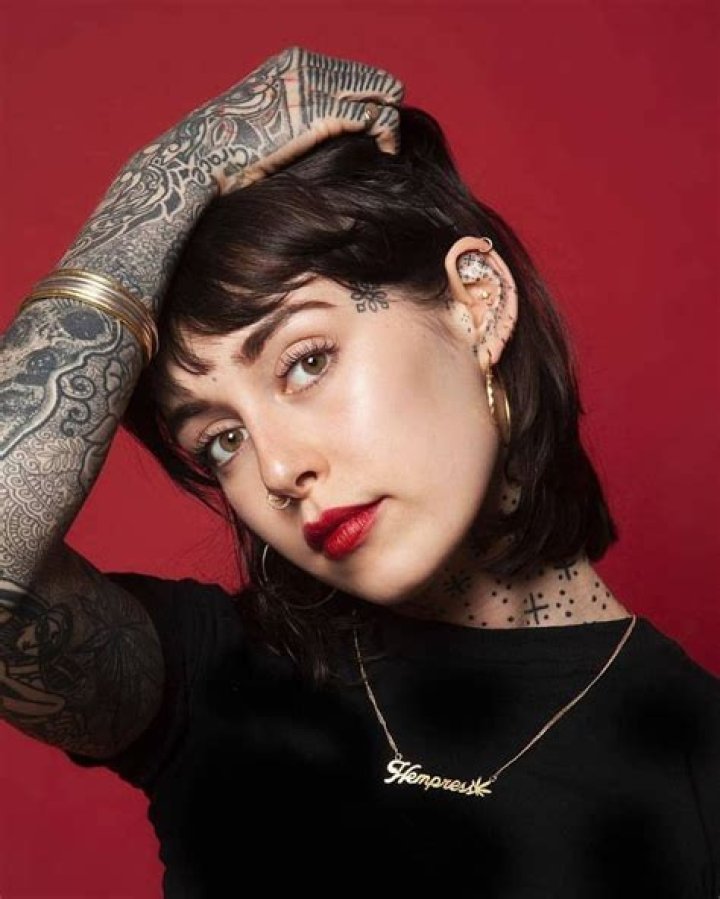 Unveiling The Life Of Hannah Pixie Snowdon: A Journey Through Art And Identity