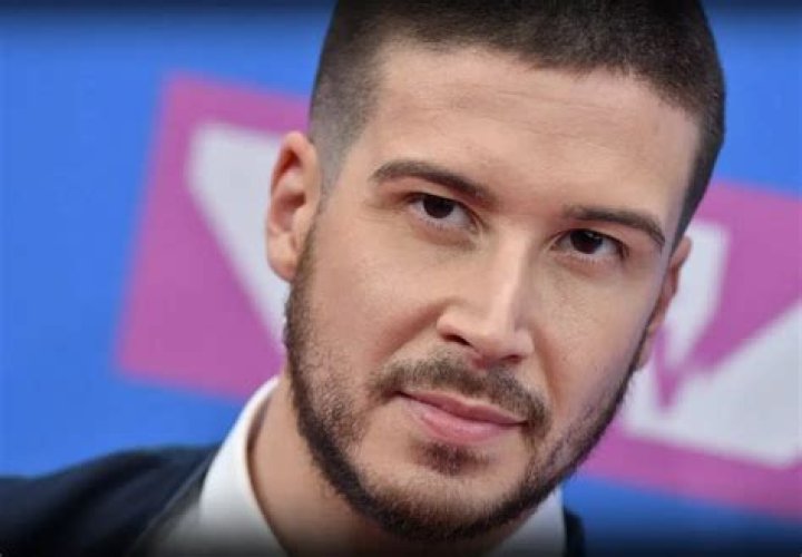 Víctor González Biography, Wiki, Age, Height, Family, Career